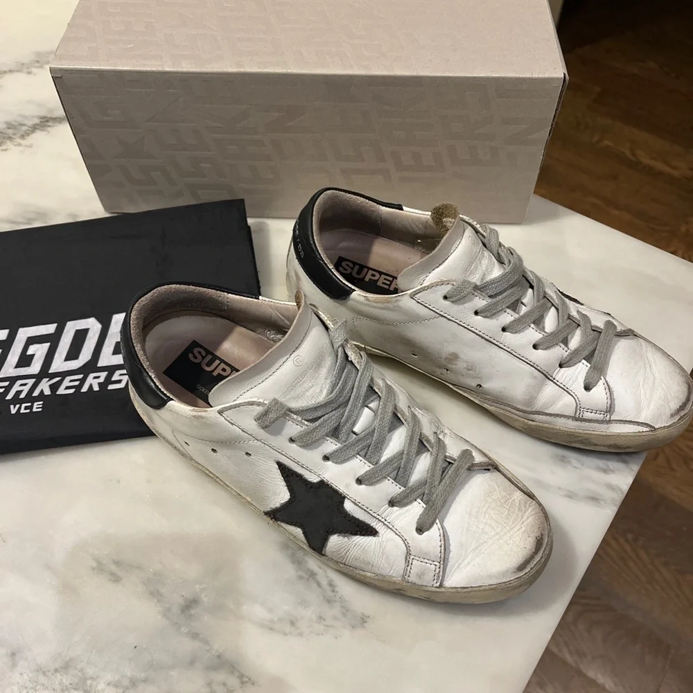 Golden Goose White Distressed Sneakers with Black Star - Picture 3 of 10